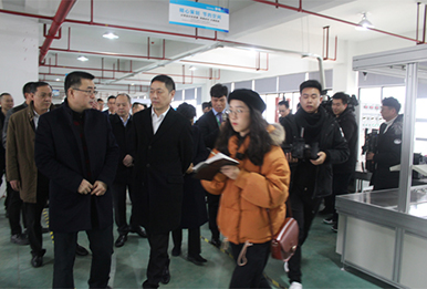 葛慧君在乐清开展“三服务”